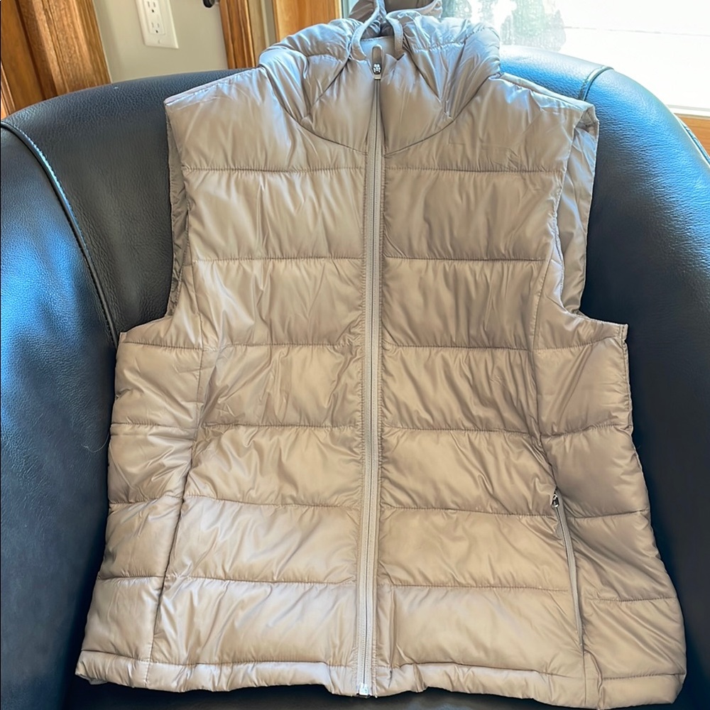 Athleta Puffer Vest
